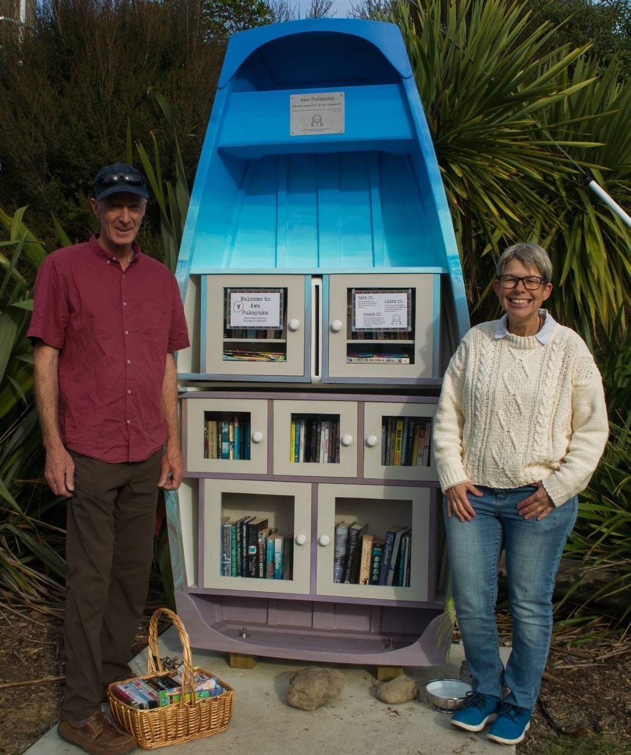 Anja Geelen and Theo van Schoonhoven with the Awa Pukapuka they made and donated to the community. Photo by Stephen Betts. 